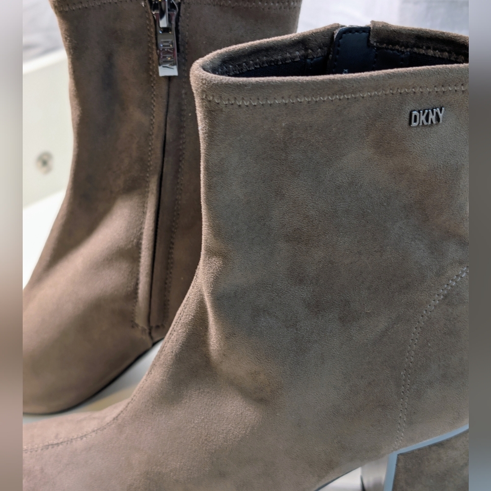 DKNY Grey Suede Block Heel Booties – Size 6.5M🆕 New Without Box